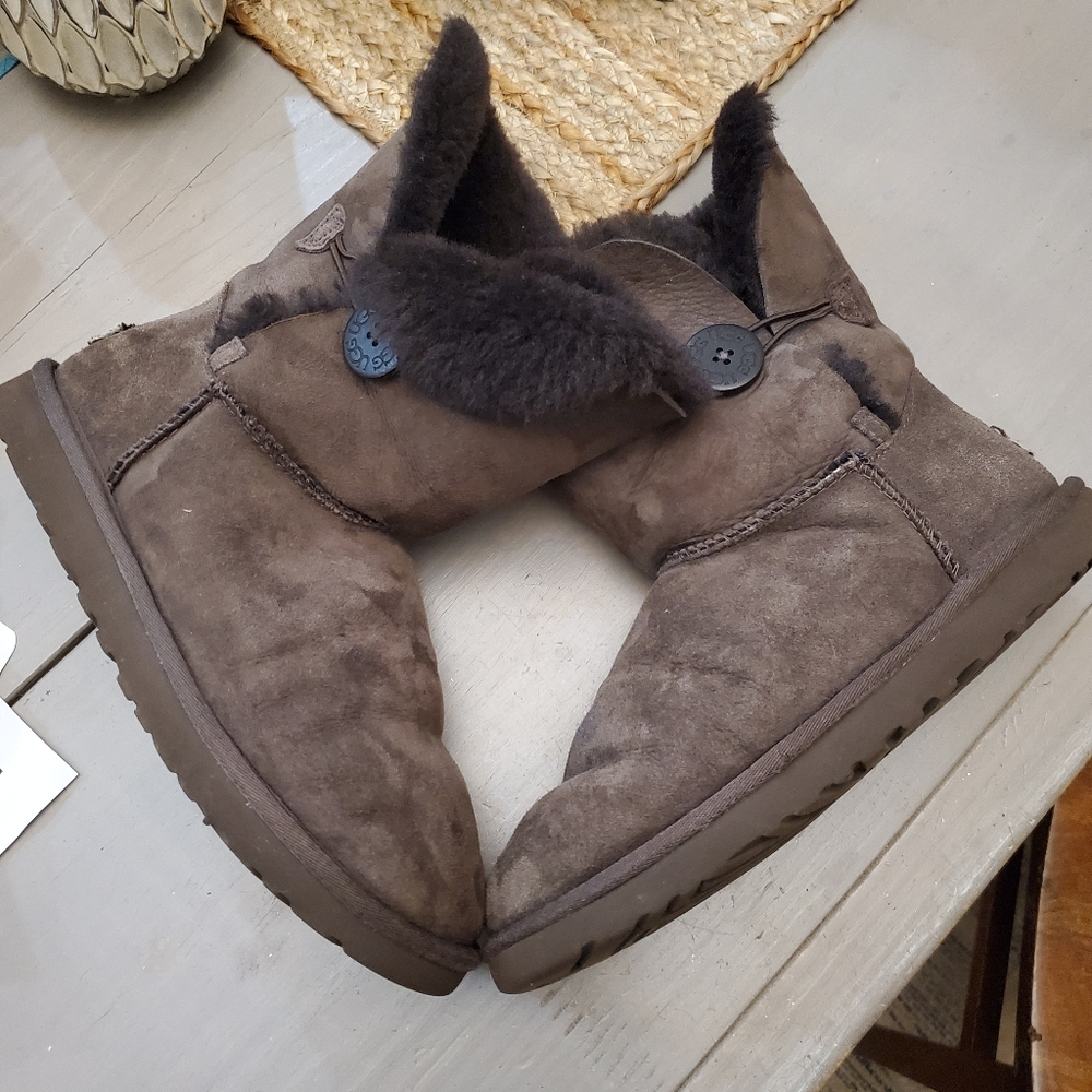 Uggs chocolate brown
